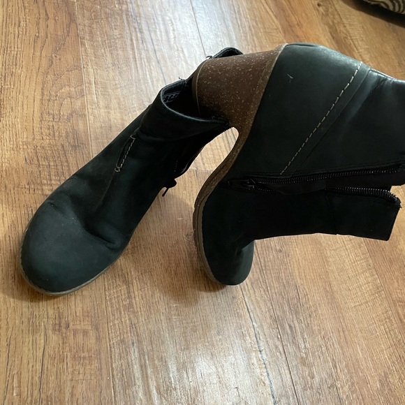 Woman’s Clark’s Ankle Booties - Picture 10 of 10